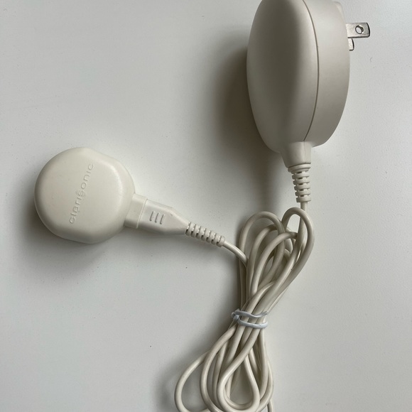 Clarisonic Mia 2 Sonic Skin Cleansing System With pLink Charging Adapter -White. - Picture 5 of 13
